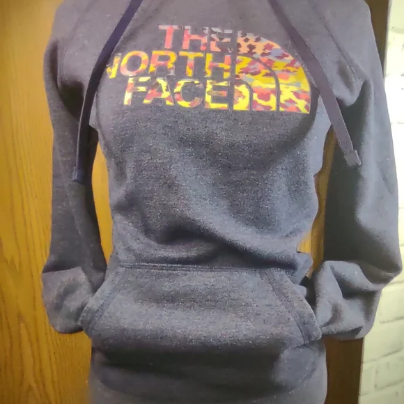 Xs women's North Face Hoodie - Picture 5 of 10